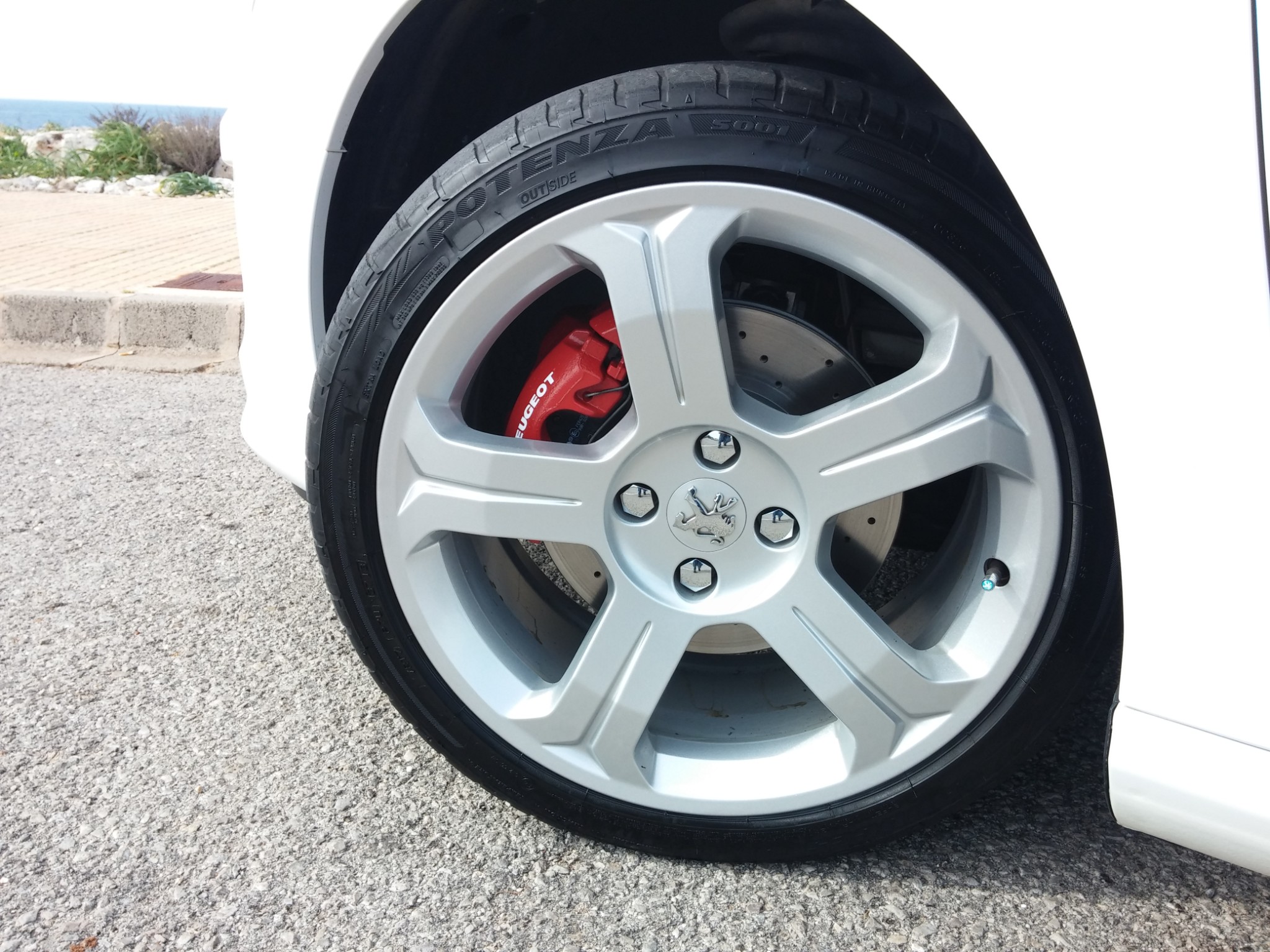 Peugeot (OEM) · 18x8.0 4x108 ET40 · Bridgestone 225/40 R18 · x2 · Foto 2