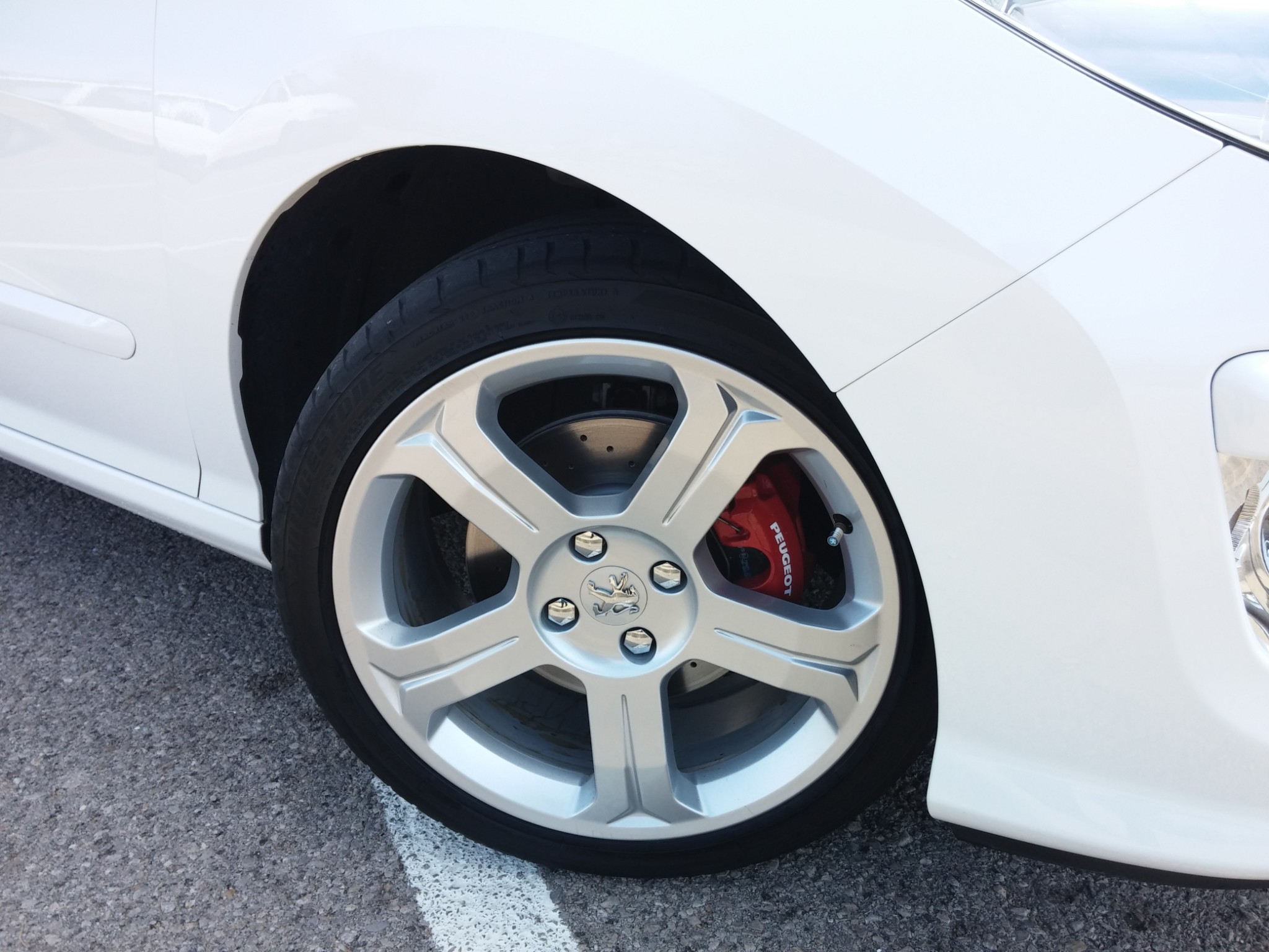 Peugeot (OEM) · 18x8.0 4x108 ET40 · Bridgestone 225/40 R18 · x2 · Foto 3