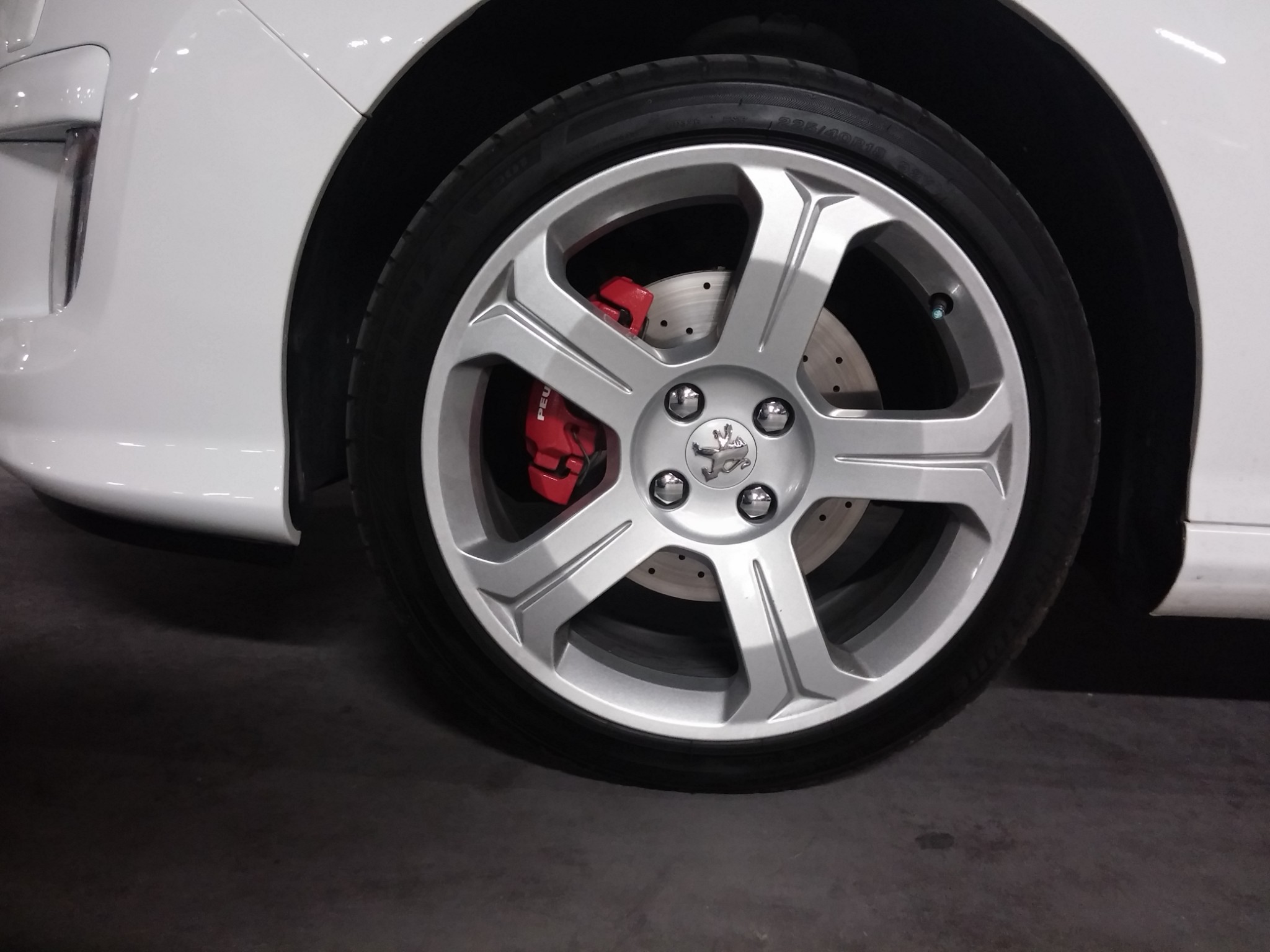 Peugeot (OEM) · 18x8.0 4x108 ET40 · Bridgestone 225/40 R18 · x2 · Foto 4