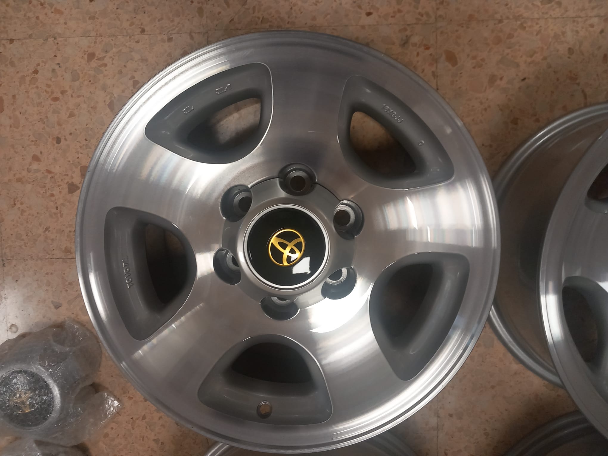 Toyota (OEM) HDJ 80 (24V) · 16x8.0 6x139.7 ET0 · x4 · Foto 2