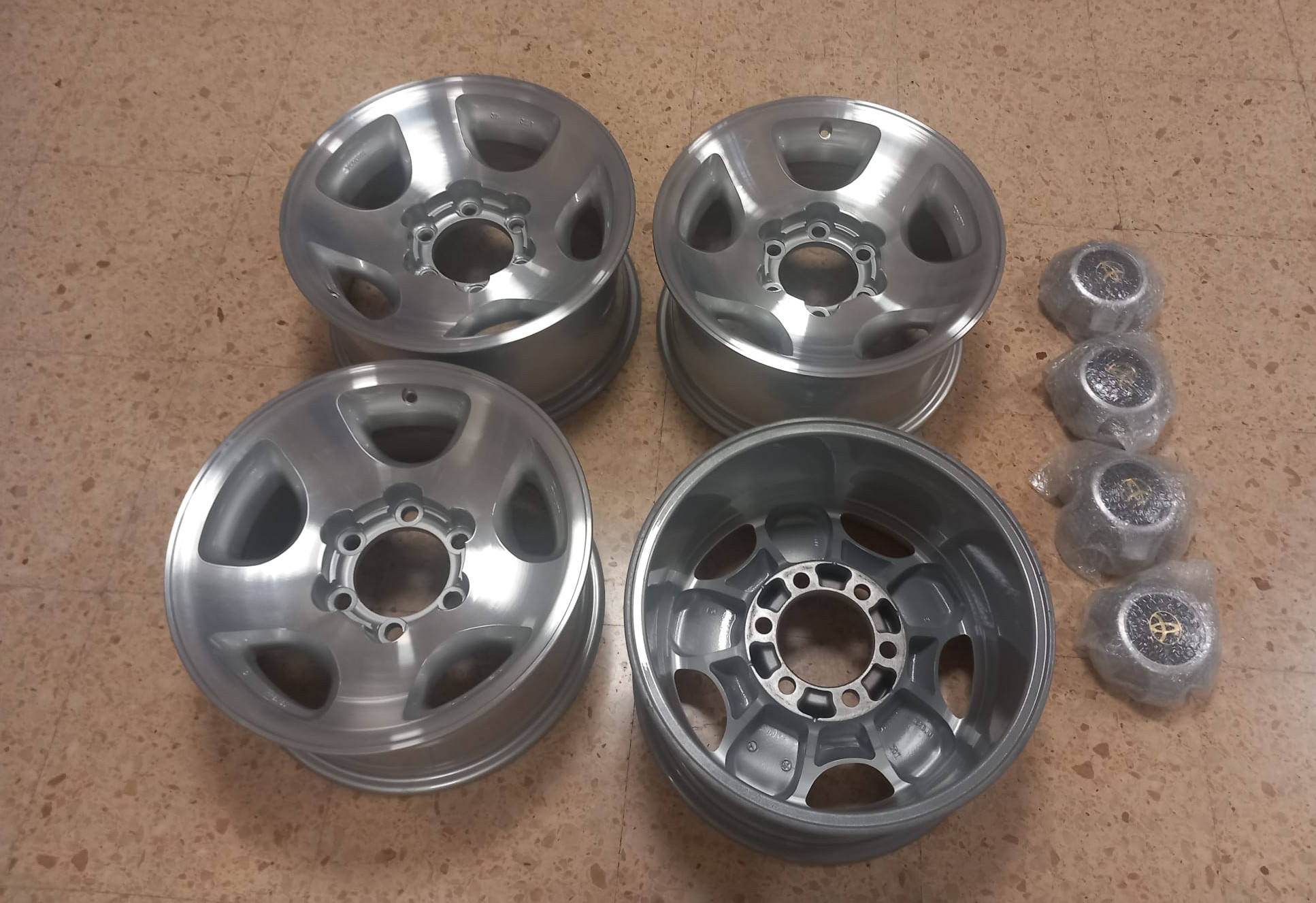 Toyota (OEM) HDJ 80 (24V) · 16x8.0 6x139.7 ET0 · x4 · Foto 3
