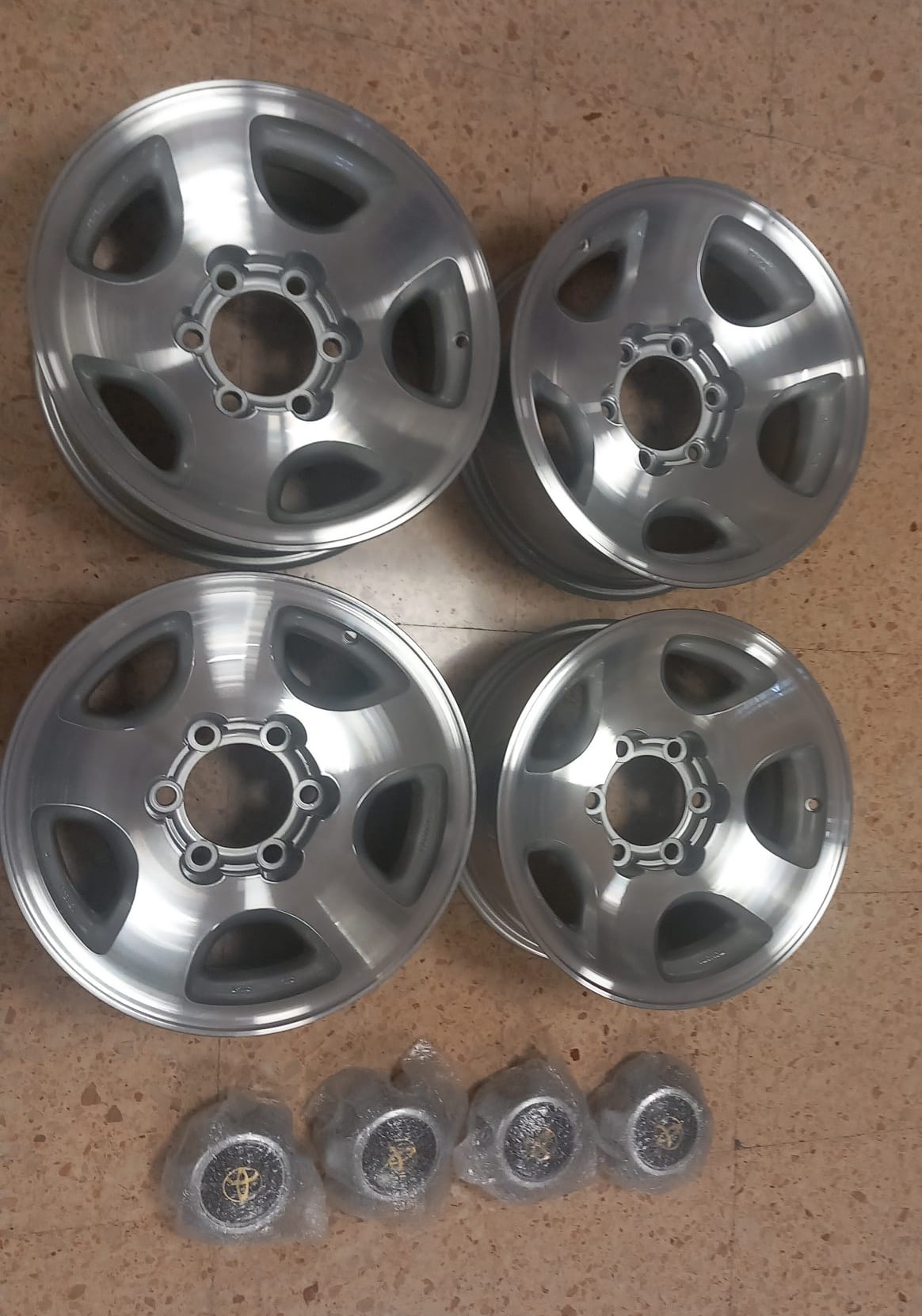 Toyota (OEM) HDJ 80 (24V) · 16x8.0 6x139.7 ET0 · x4 · Foto 4
