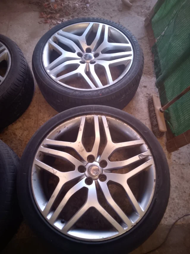 Land Rover (OEM) · 22x9.5 5x120 ET45 · Radar 285/35 R22 · x4 · Foto 3