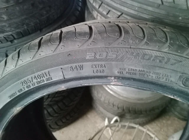 Austone · 205/40 R17 · x4 · Foto 3
