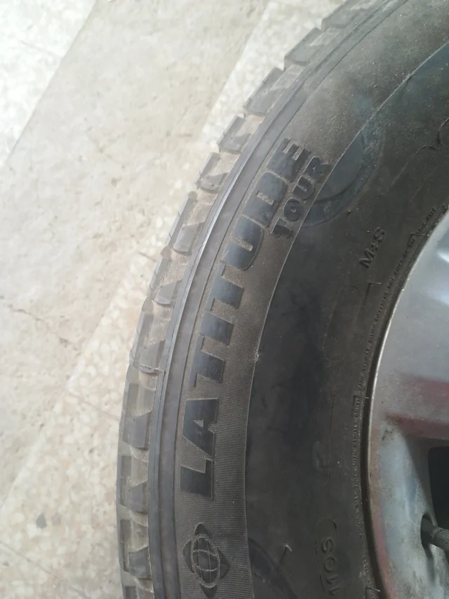 Michelin Latitude Tour · 265/65 R17 · x4 · Foto 3