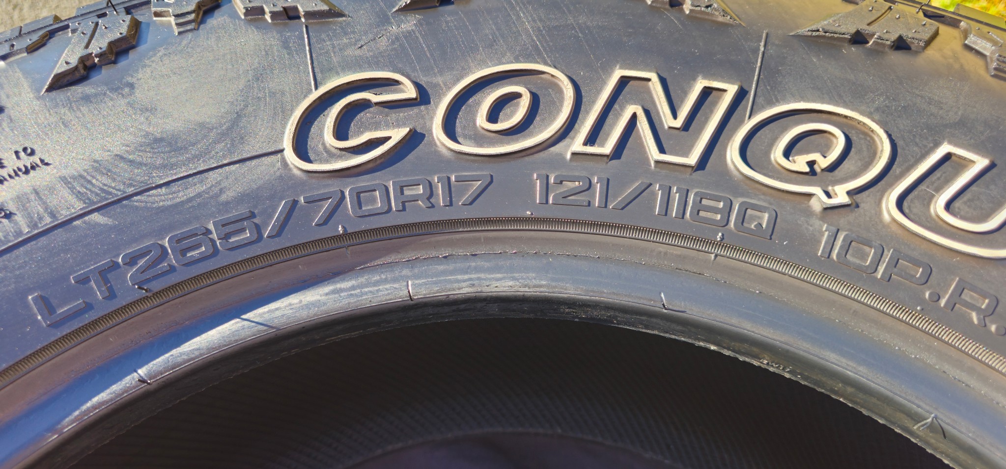 Flanco de un Nankang Conqueror R/T con la medida LT265/70R17, los índices de carga 121/118Q y 10 P.R.
