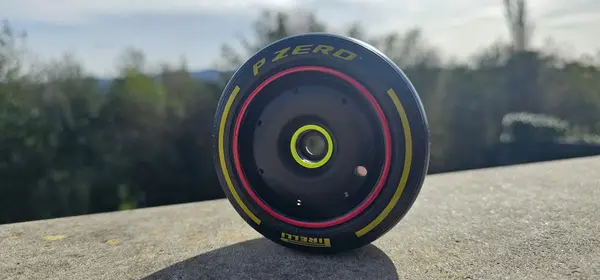 Rueda de F1 a escala · Foto 3