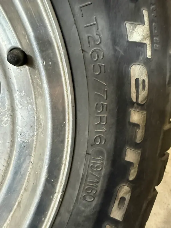 BFGoodrich Mud terrain · 265/75 R16 · x4 · Foto 7