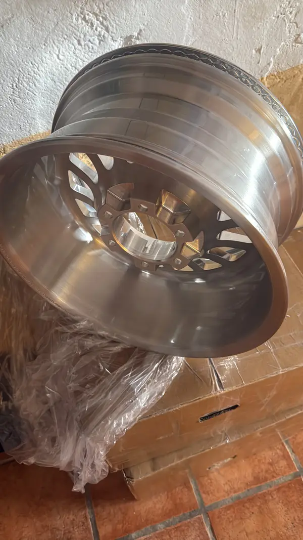 Work Wheels Multiradio · 17x8.5 6x139.7 ET-40 · x4 · Foto 6