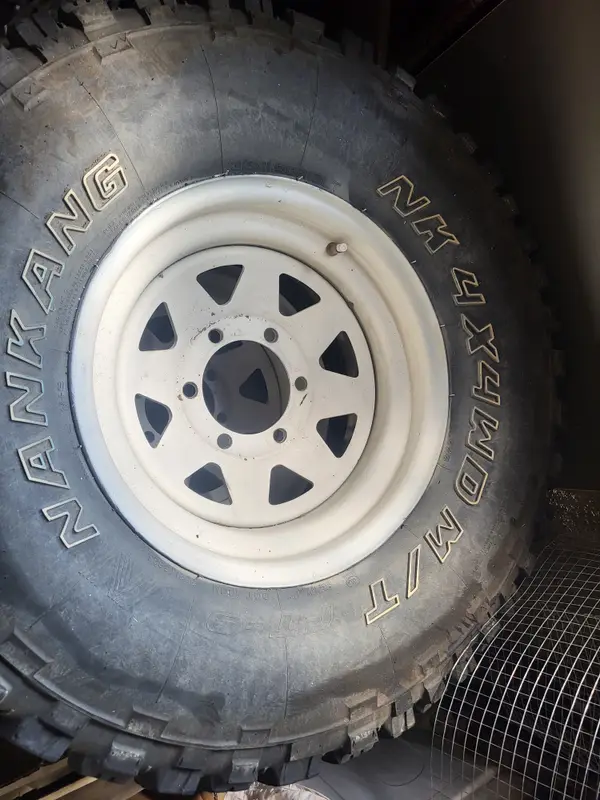 Nissan (OEM) · 15x7.5 6x139.7 ET25 · Nankang 32x11.5 R15 · x4