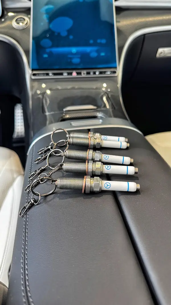 Llavero artesanal · Bujía Mercedes · Foto 4