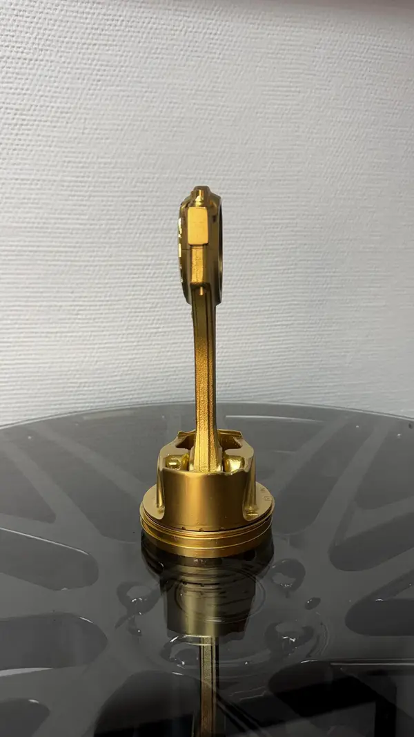 Reloj artesanal · Pistón y biela dorados · Foto 4