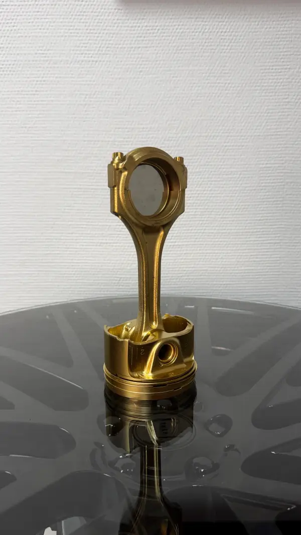 Reloj artesanal · Pistón y biela dorados · Foto 3