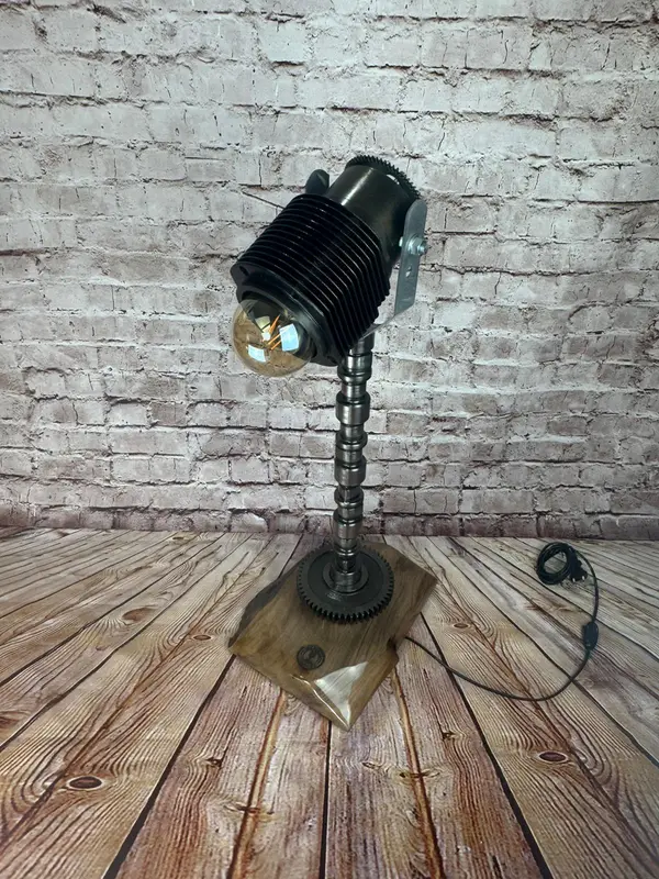 Lámpara artesanal industrial con árbol de levas – Valbuena Designs