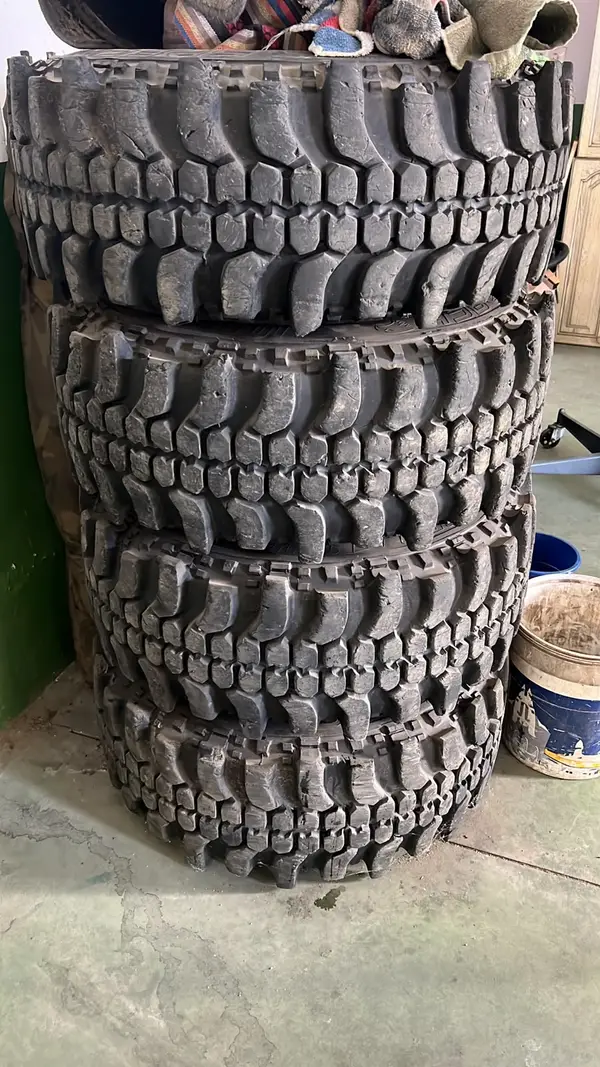 Desconocida · 15x10.0 6x139.7 ET-40 · Insa Turbo 33x12.5 R15 · x4 · Foto 7
