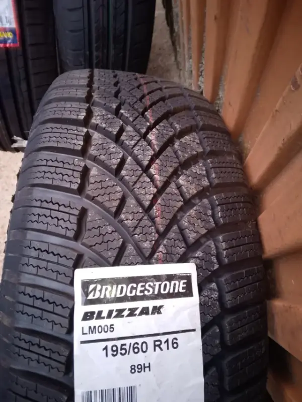 Bridgestone Blizzak LMOO5 · 195/60 R16 · x1