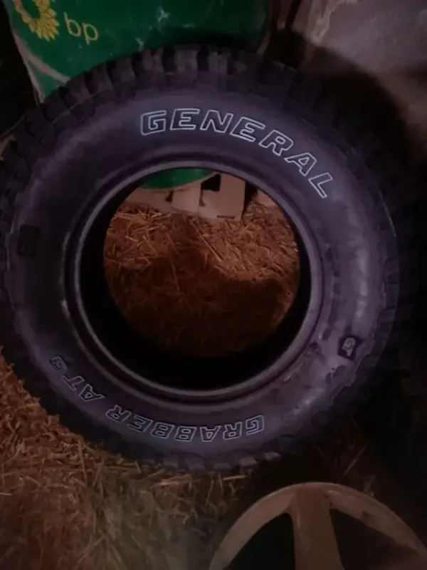 General Tire Grabber  AT3 · 245/75 R16 · x1 · Foto 2