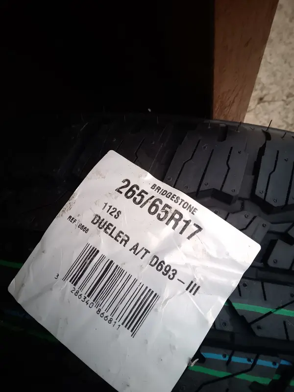 Bridgestone Dueler · 265/65 R17 · x4 · Foto 2