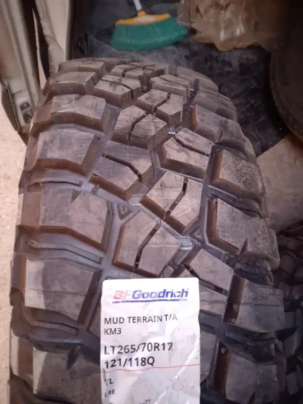 BFGoodrich Mud Terrain T/A KM3 · 265/70 R17 · x1