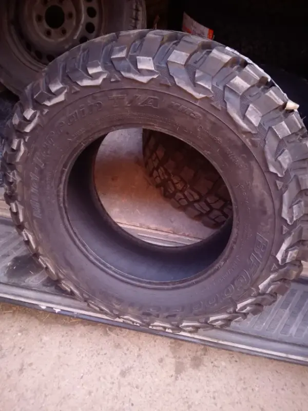 BFGoodrich Mud Terrain T/A KM3 · 265/70 R17 · x1 · Foto 2