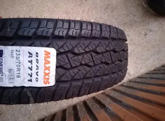 Maxxis Bravo AT771 · 235/70 R16 · x1