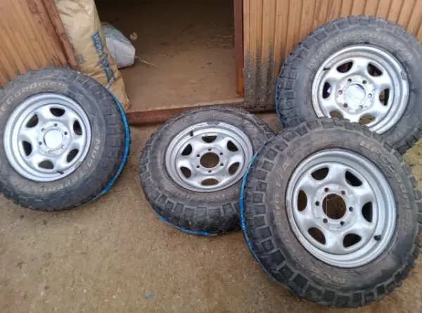 Opel (OEM) Frontera 1996 · 16x7.0 6x139.7 ET38 · BFGoodrich 225/75 R16 · x5