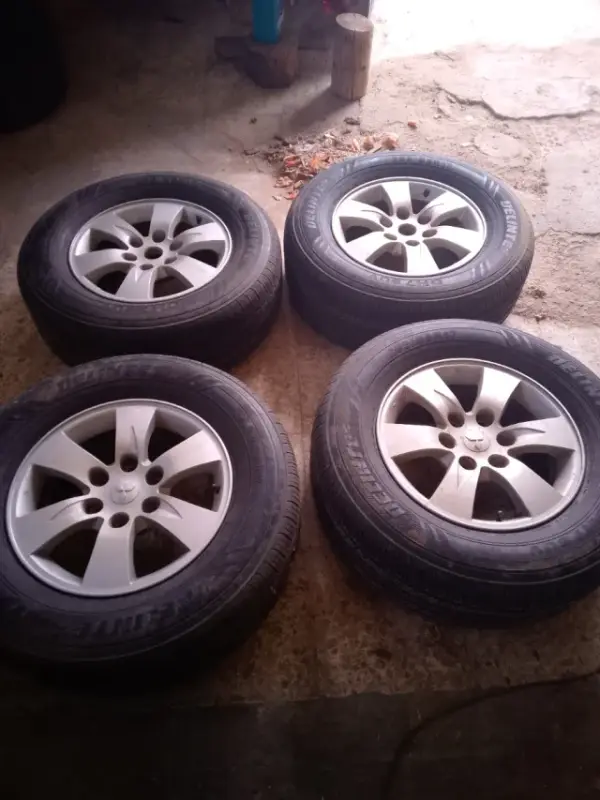 Mitsubishi (OEM) Montero did V60 · 17x7.5 6x139.7 ET46 · Delinte 265/65 R17 · x4
