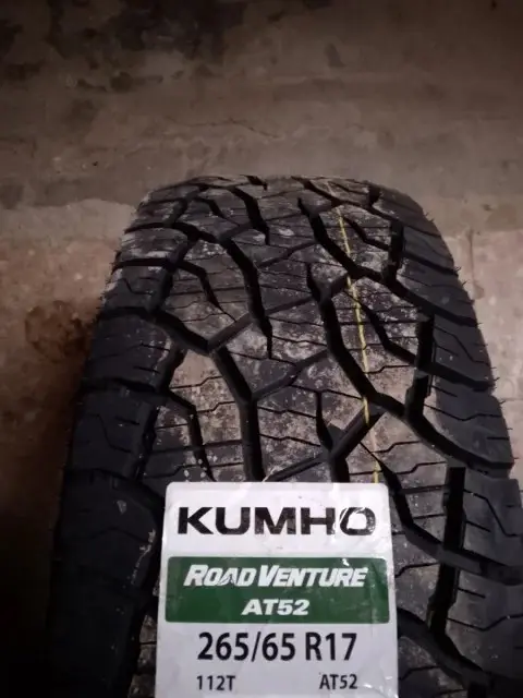 Kumho Road Venture AT52 · 265/65 R17 · x1