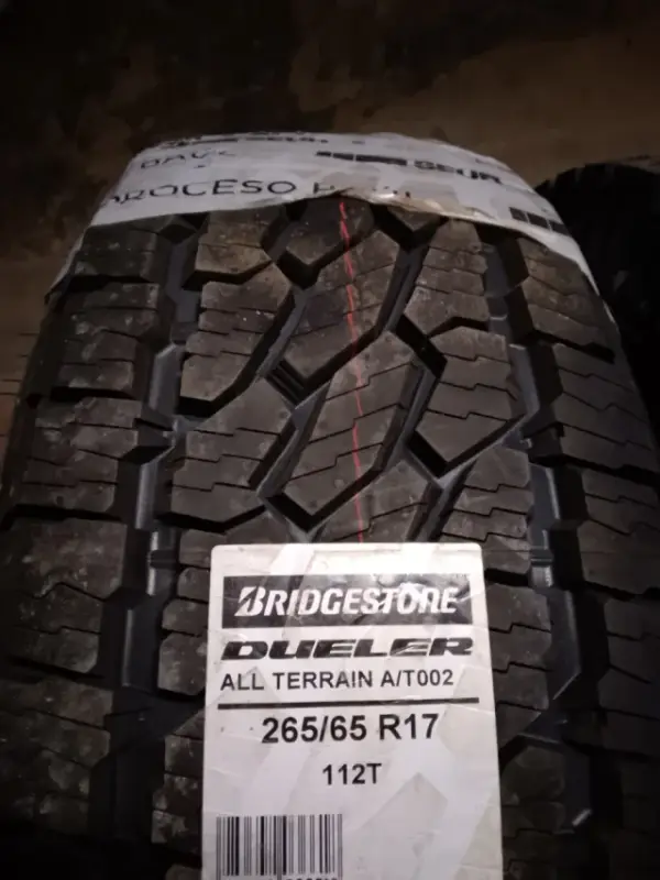 Bridgestone Dueler All Terrain A/T002 · 265/65 R17 · x1