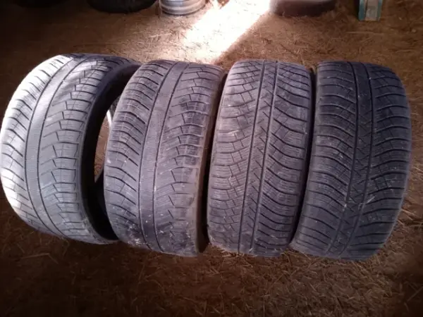 Michelin Pilot Alpin · 265/45 R19 + 295/40 R19 · x4