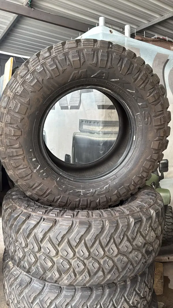 Maxxis RAZR MT · 295/70 R17 · x4