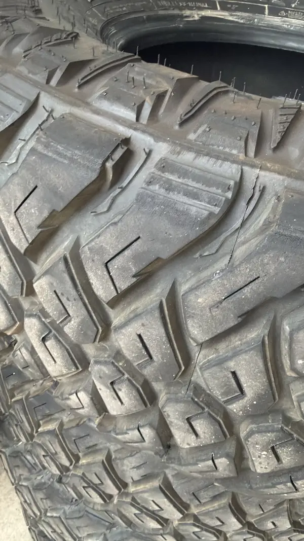 Maxxis RAZR MT · 295/70 R17 · x4 · Foto 2