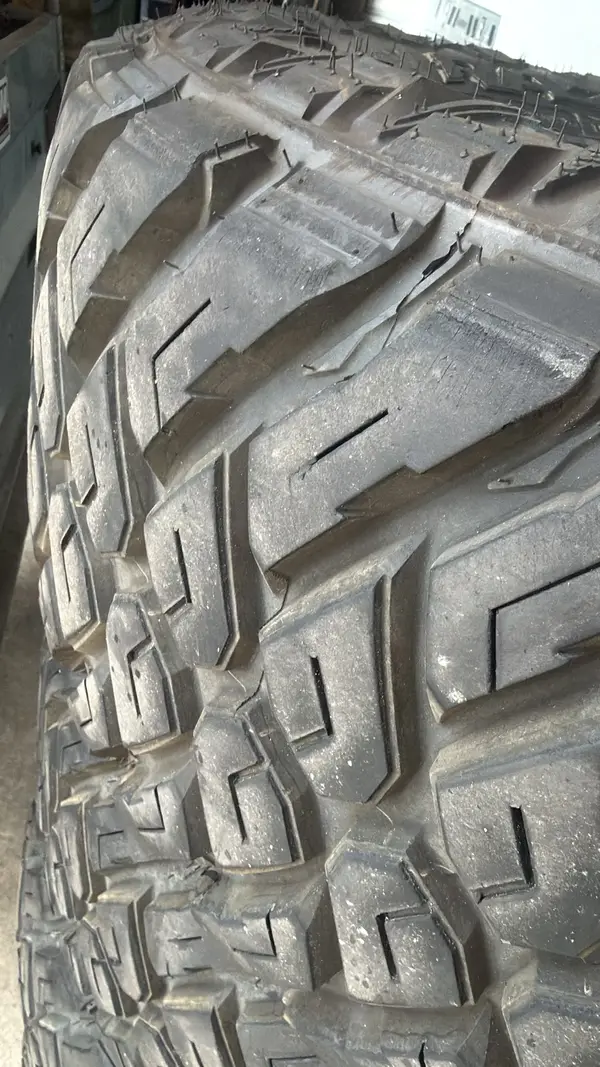 Maxxis RAZR MT · 295/70 R17 · x4 · Foto 3