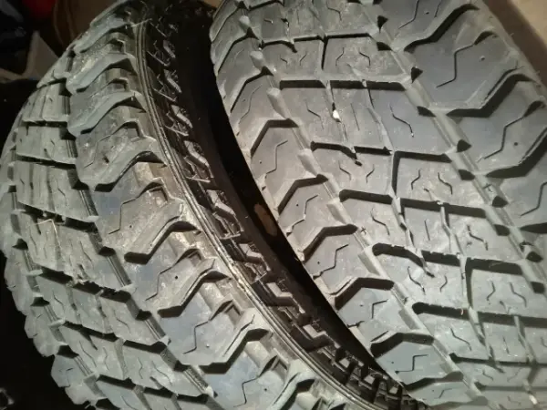 Nissan (OEM) · 17x8.0 6x114.3 ET0 · Cooper 265/65 R17 · x4 · Foto 2