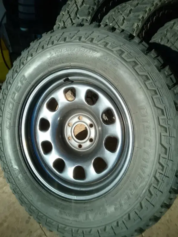 Nissan (OEM) · 17x8.0 6x114.3 ET0 · Cooper 265/65 R17 · x4 · Foto 4