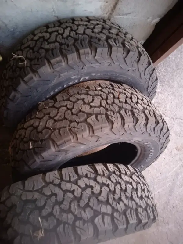 BFGoodrich All Terrain T/A · 235/70 R16 · x3 · Foto 2