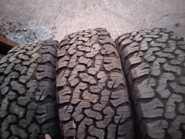 BFGoodrich All Terrain T/A · 235/70 R16 · x3 · Foto 3