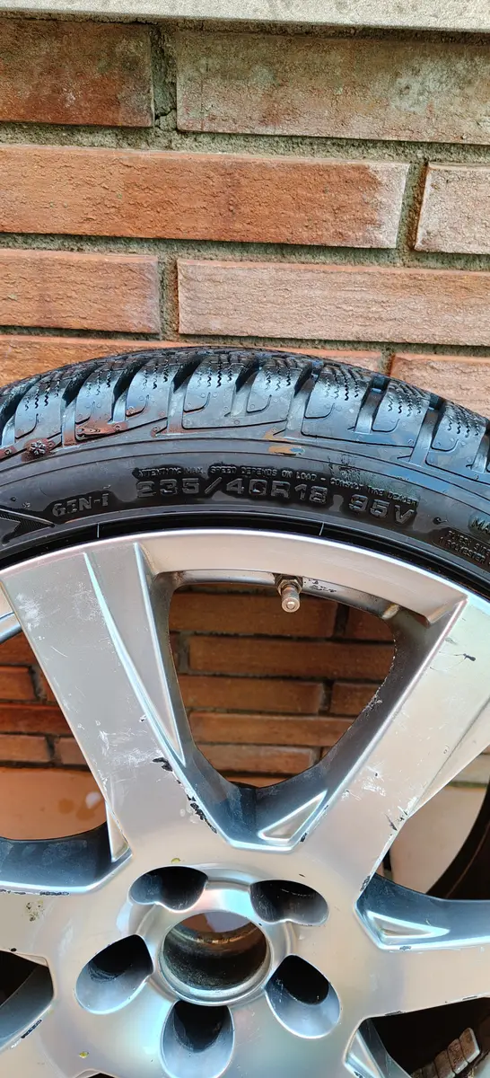 Volkswagen (OEM) · 18x8.0 5x112 ET40 · Goodyear 235/40 R18 · x4 · Foto 2