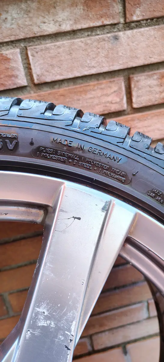 Volkswagen (OEM) · 18x8.0 5x112 ET40 · Goodyear 235/40 R18 · x4 · Foto 3