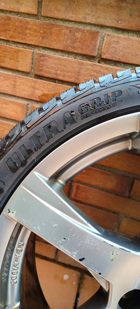 Volkswagen (OEM) · 18x8.0 5x112 ET40 · Goodyear 235/40 R18 · x4 · Foto 4
