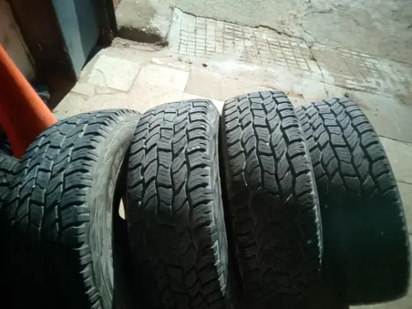 Jeep (OEM) Wrangler JK · 18x7.5 5x127 ET44.45 · Cooper 265/70 R18 · x4 · Foto 2