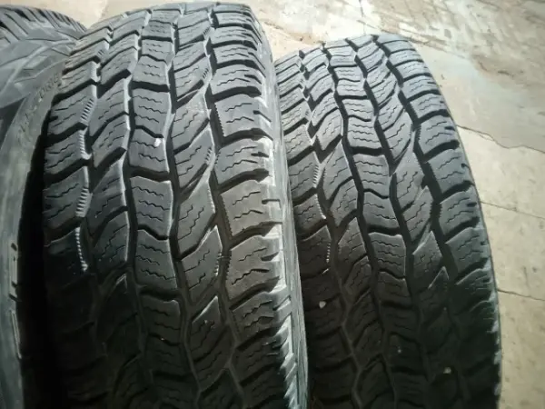 Jeep (OEM) Wrangler JK · 18x7.5 5x127 ET44.45 · Cooper 265/70 R18 · x4 · Foto 4