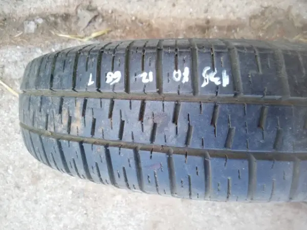 Ford (OEM) Fiesta Mk1 Ghia · 12x4.5 4x108 · Courier 135/80 R12 · x1 · Foto 2