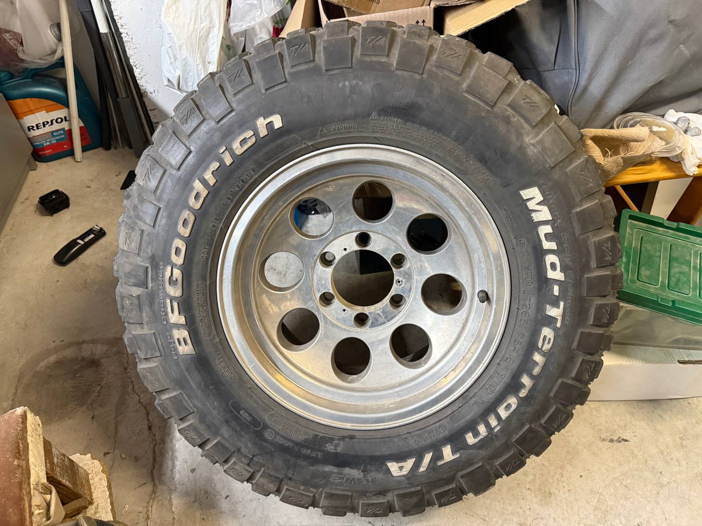 BFGoodrich Mud terrain · 265/75 R16 · x4